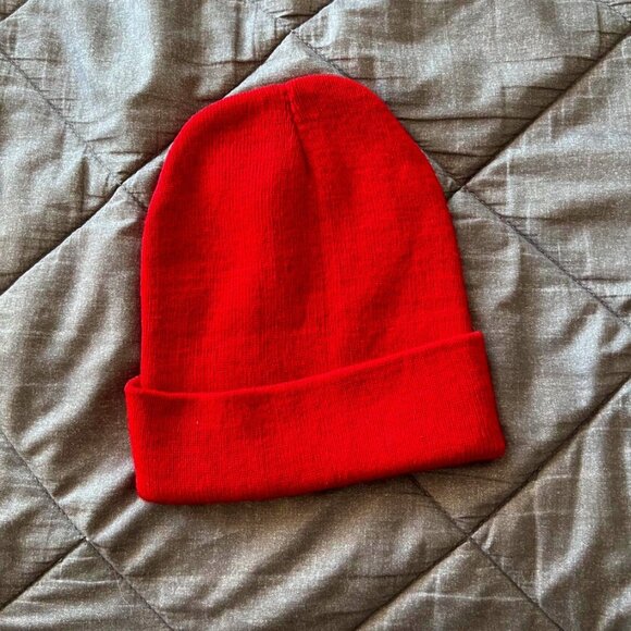 Red beanie - Picture 1 of 4